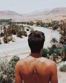 小鲜肉吃瓜小哥